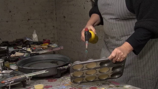 Lerne im geistreich Online-Kurs mit Birgit Hüttemann-Holz Enkaustik "Basics + Techniken" Einführungskurs kennen