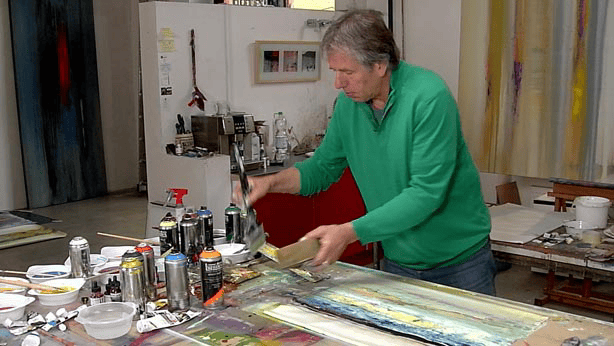 Lerne im geistreich Online-Kurs mit Christian von Grumbkow Aus der Farbe heraus. Flüssige Farben. kennen