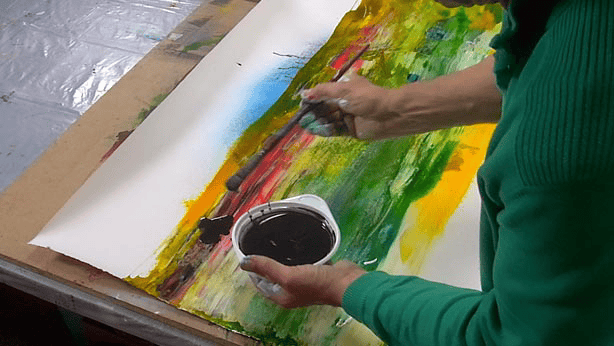 Lerne im geistreich Online-Kurs mit Christian von Grumbkow Aus der Farbe heraus. Flüssige Farben. kennen