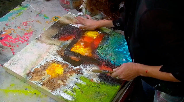 Lerne im geistreich Online-Kurs mit Claudia Geil Struktur-Mix Farberlebnis - Beize und Pigment kennen