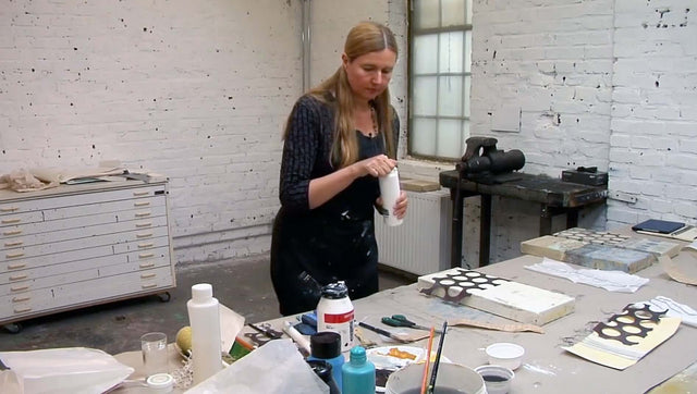 Lerne im geistreich Online-Kurs mit Cordula Kagemann Collage art - making collage material and encaustic wax - Voiceover (EN) kennen