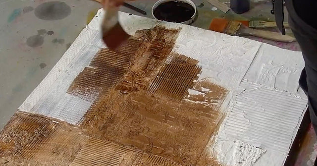 Lerne im geistreich Online-Kurs mit Cordula Kagemann Reliefartige Collage mit textiler Anmutung kennen