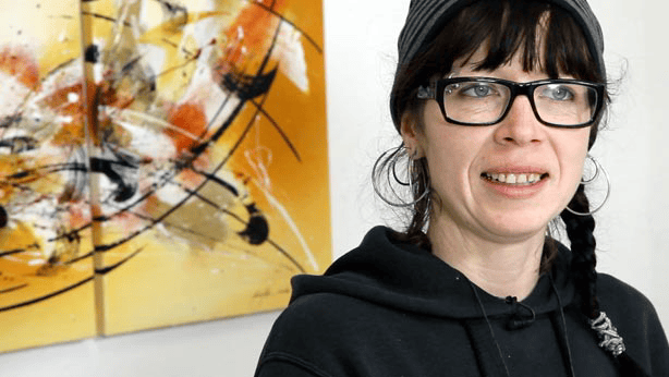 Lerne im geistreich Online-Kurs mit Friederike Meintke Acryl-Abstrakt mit Collage - Einzelbild kennen
