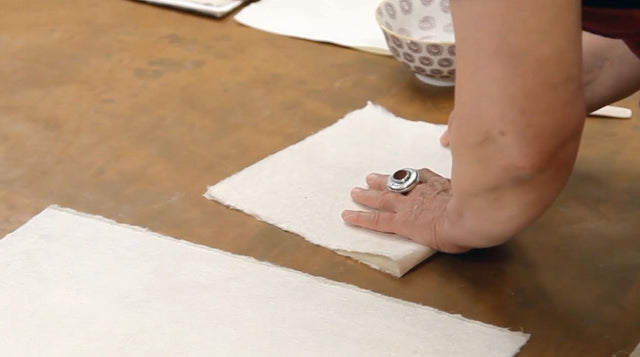 Lerne im geistreich Online-Kurs mit Gabriele Musebrink Transparenzen auf Seidelbast kennen