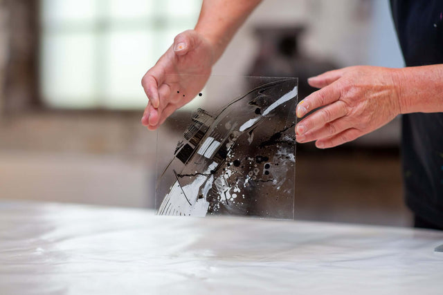 Lerne im geistreich Online-Kurs mit Helga Budde-Engelke Seminar - Hinterglasmalerei in Acryltechnik kennen