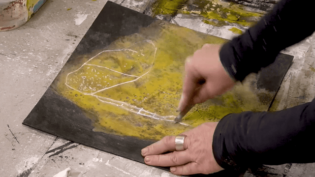 Lerne im geistreich Online-Kurs mit Ines Hildur Staub-Technik mit Wachs auf Holzkörpern kennen