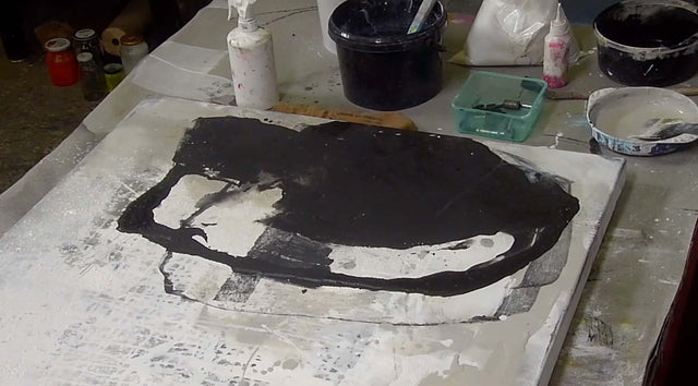 Lerne im geistreich Online-Kurs mit Ines Hildur Weiß und Schwarz in Staubtechnik kennen