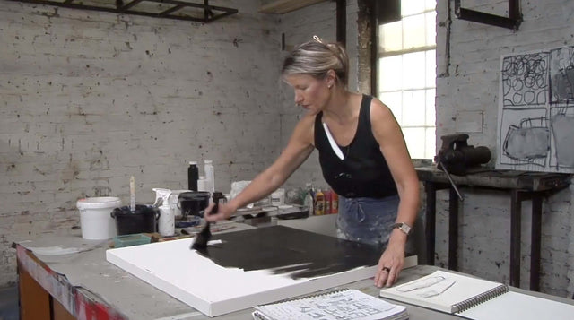 Lerne im geistreich Online-Kurs mit Ines Hildur Weiß und Schwarz in Staubtechnik kennen