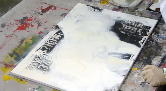 Lerne im geistreich Online-Kurs mit Ingrid Radinger Expressive Variationen - Collage, Rot, Bitumen kennen