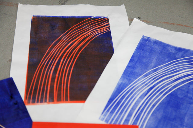 Lerne im geistreich Online-Kurs mit Iris Flexer Holzschnitt im Handdruck mit Collage kennen