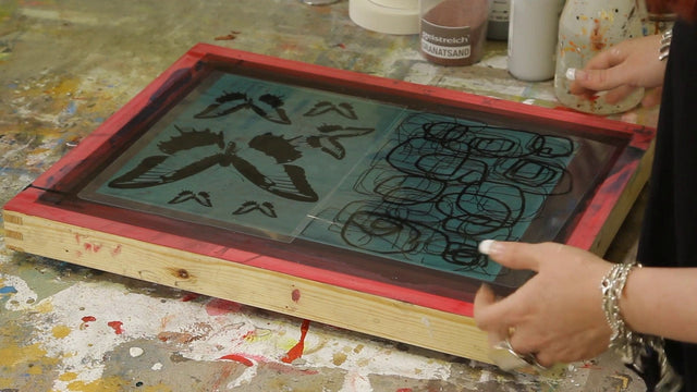 Lerne im geistreich Online-Kurs mit Isabelle Zacher-Finet Siebdruck Grundkurs bei Tageslicht kennen