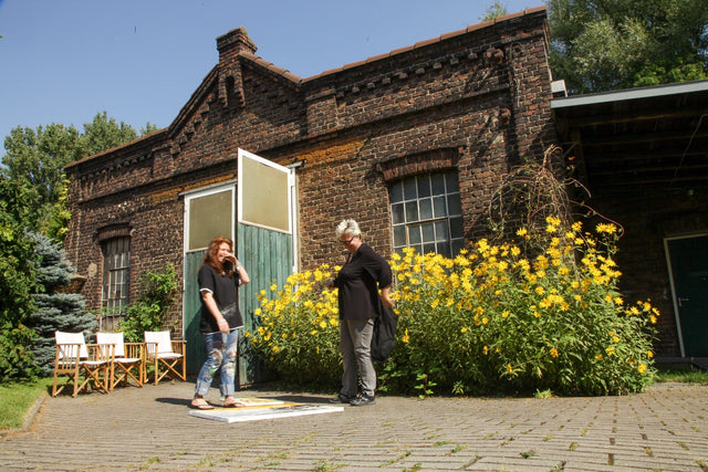 Lerne im geistreich Online-Kurs mit Isabelle Zacher-Finet Struktur-Bild aus dem Schwarz kennen