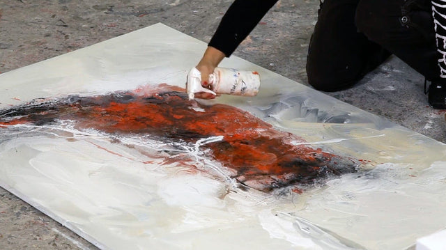 Lerne im geistreich Online-Kurs mit Isolde Folger Großes Format in rot, schwarz und grau kennen