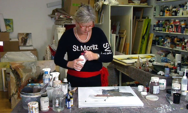 Lerne im geistreich Online-Kurs mit Isolde Folger Winterlandschaft - Nass in Nass-Technik kennen