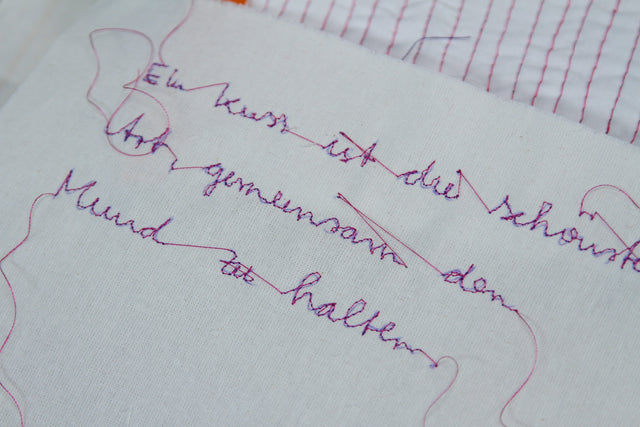 Lerne im geistreich Online-Kurs mit Rita Zepf Textilkunst und Typographie kennen