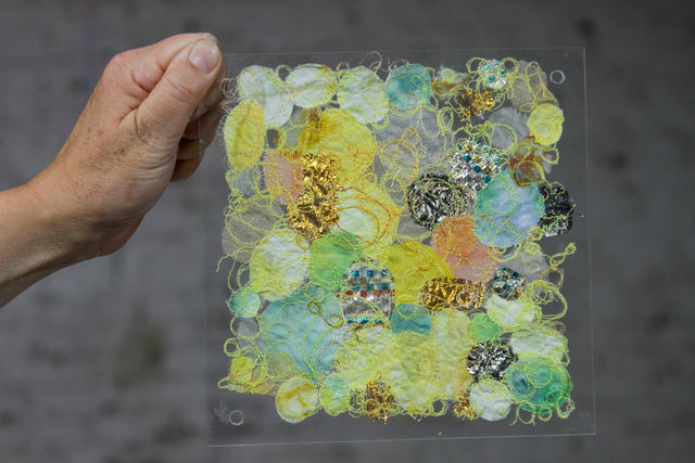 Lerne im geistreich Online-Kurs mit Rita Zepf Textilkunst und Typographie kennen