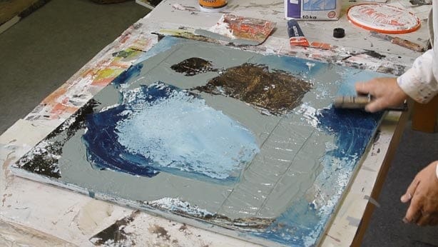 Lerne im geistreich Online-Kurs mit Robert Süess Baumaterial expressiv mit Sand-Gemisch kennen