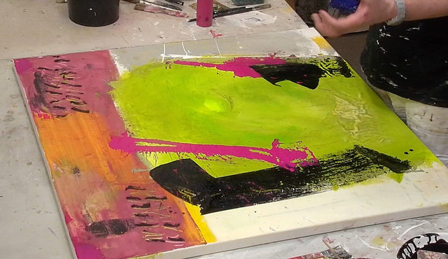 Lerne im geistreich Online-Kurs mit Robert Süess Magie des Materials in Mischtechnik kennen