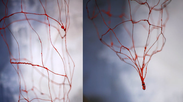 Lerne im geistreich Online-Kurs mit Sabine Kinder Draht-Objekt in Rot kennen