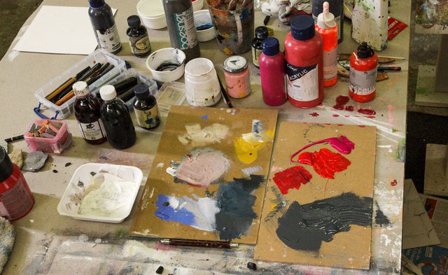 Lerne im geistreich Online-Kurs mit Sonja Schmid Form-Findung. Von Übungen zum fertigen Bild. kennen