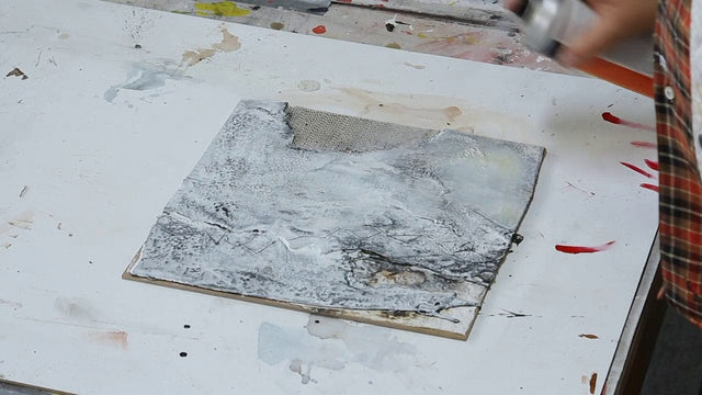 Lerne im geistreich Online-Kurs mit Sonja Schmid Materialbild(er) mit Dachpappe und Lack kennen