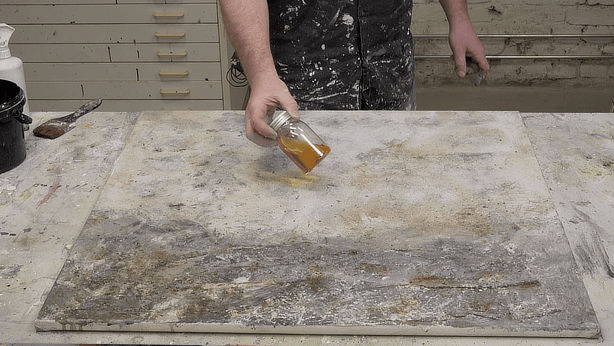 Lerne im geistreich Online-Kurs mit Steffen Rolla Baumaterial, Kohle und Schellack kennen