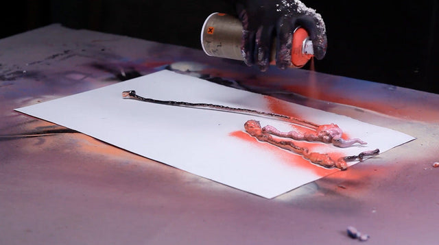 Lerne im geistreich Online-Kurs mit Steffen Rolla Spray-Painting mit Schabloniertechnik kennen