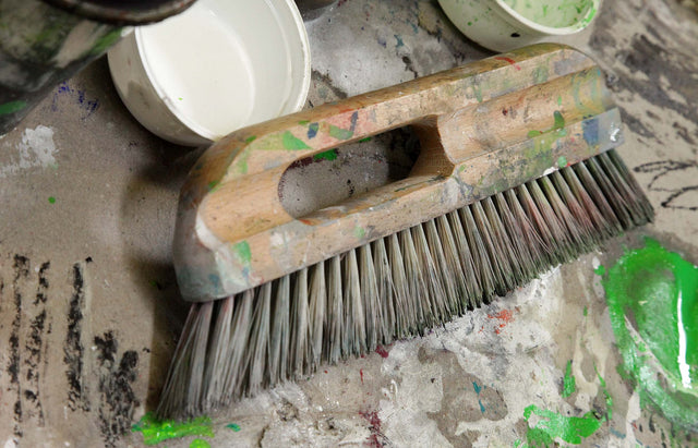 Lerne im geistreich Online-Kurs mit Tom Kree Acryl, Beizen und Bitumen kennen